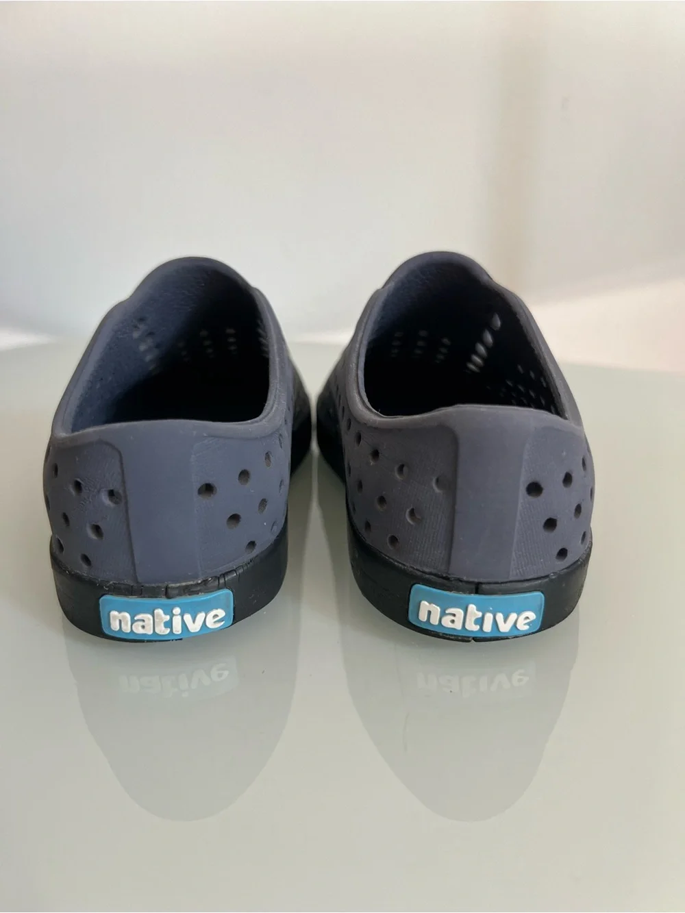 Native Jefferson Pewter Gray & Black Slip-Ons, 8c